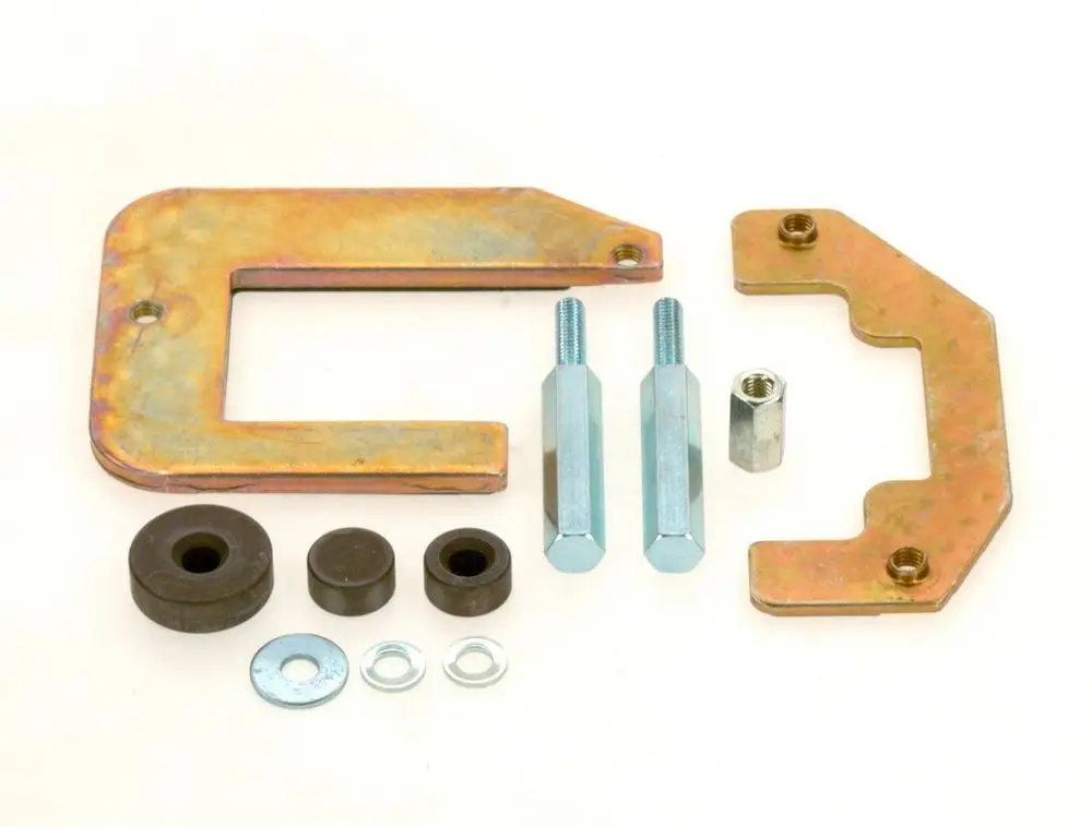 BOSCH Befestigungssatz mit verschiedenen metallischen und gummierten Elementen, darunter Schrauben, Unterlegscheiben und Halterungen, auf hellem Hintergrund angeordnet.
